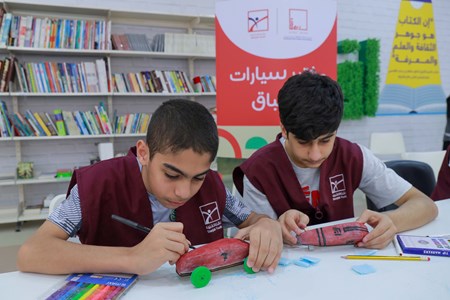 ناشئة الشارقة يكتسبون مهارات تصميم وصناعة سيارات السباق