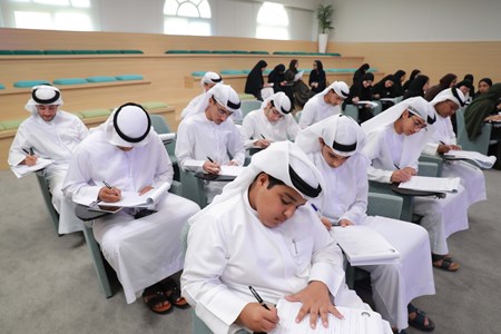 أعضاء شورى شباب الشارقة يكتسبون مهارات البحث العلمي